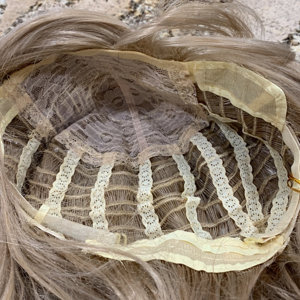 Woman wig - Picture 5 of 8